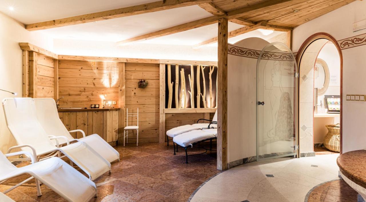 Garni Hotel Rosengarten B&B Selva di Val Gardena Ngoại thất bức ảnh