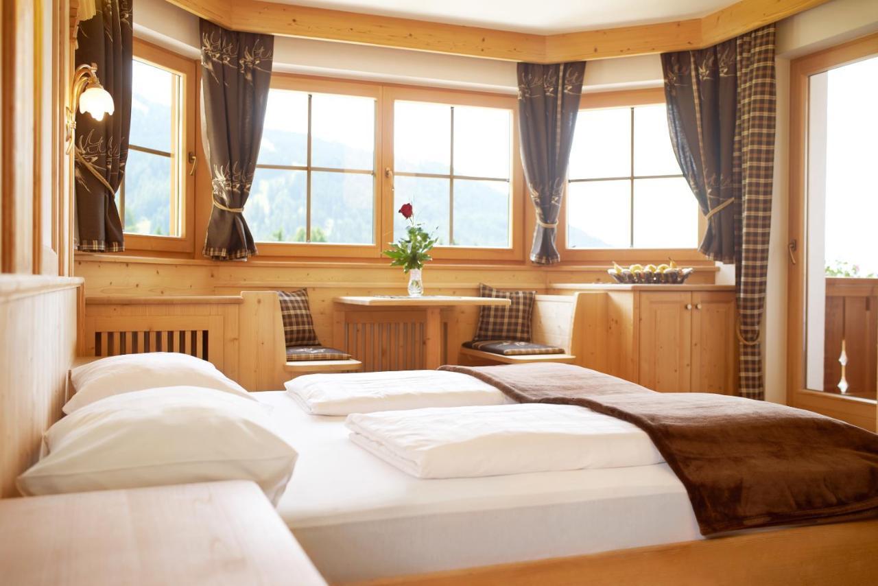 Garni Hotel Rosengarten B&B Selva di Val Gardena Ngoại thất bức ảnh