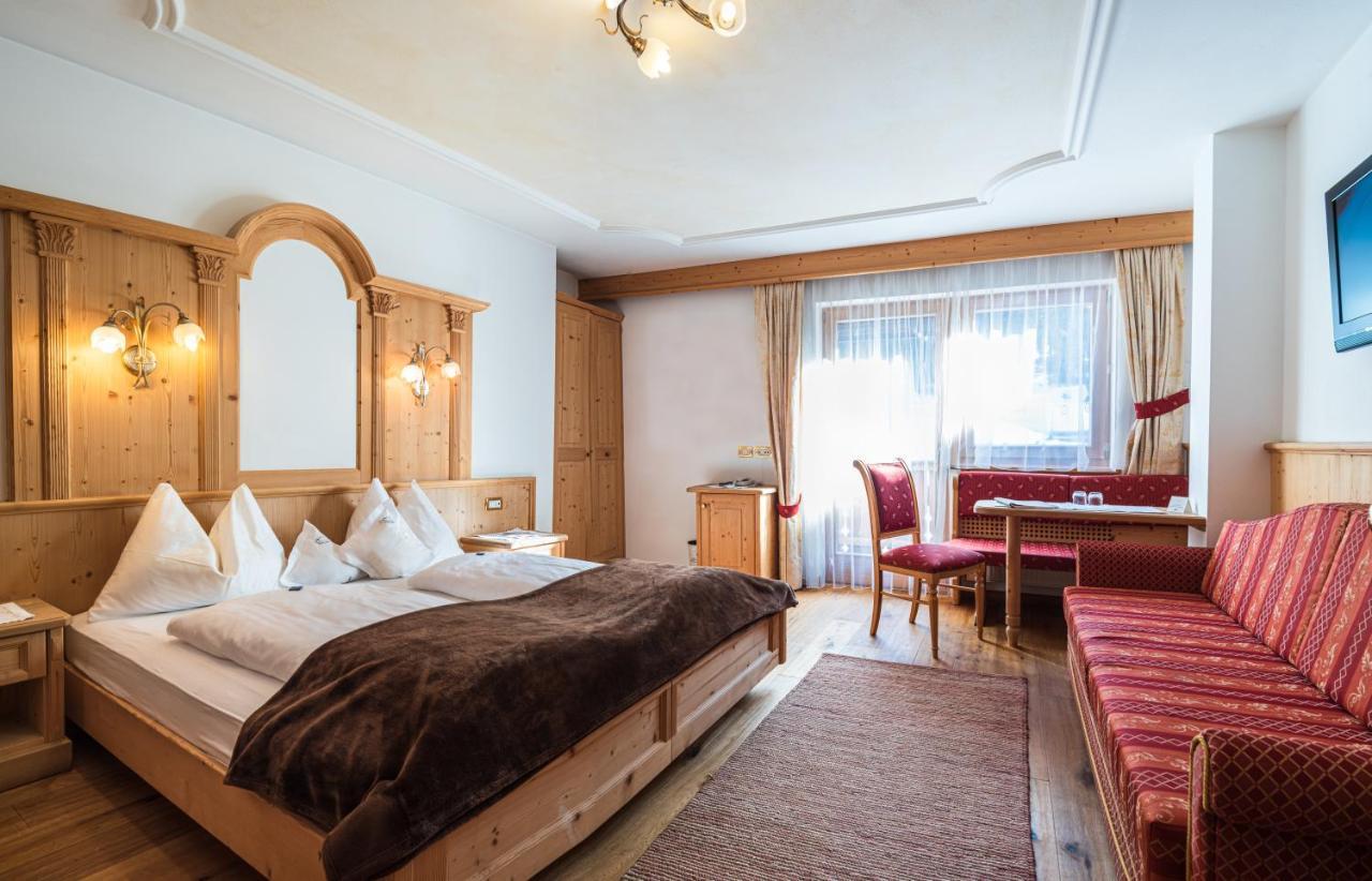 Garni Hotel Rosengarten B&B Selva di Val Gardena Ngoại thất bức ảnh