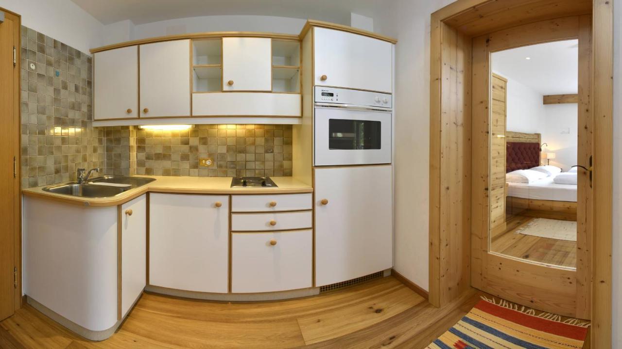 Garni Hotel Rosengarten B&B Selva di Val Gardena Ngoại thất bức ảnh