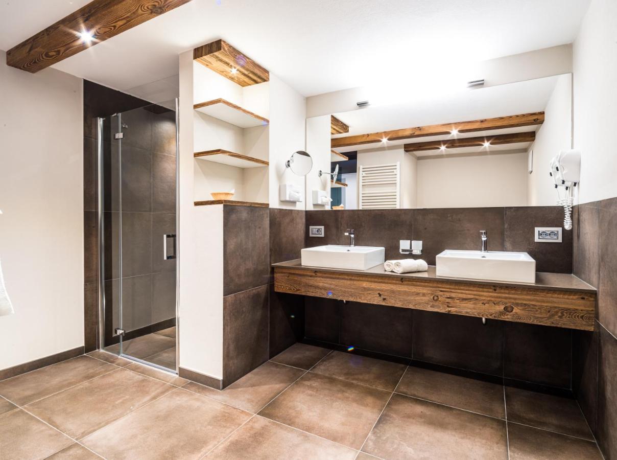 Garni Hotel Rosengarten B&B Selva di Val Gardena Ngoại thất bức ảnh