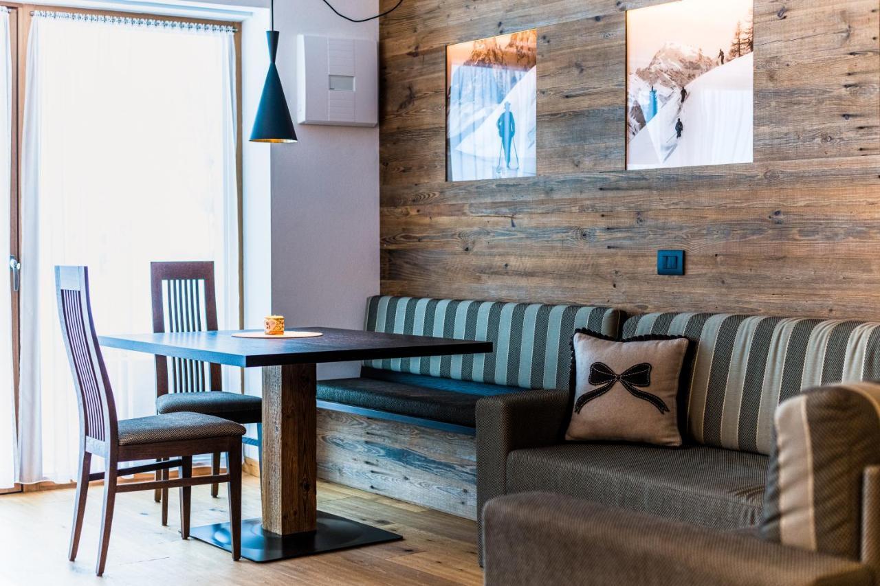 Garni Hotel Rosengarten B&B Selva di Val Gardena Ngoại thất bức ảnh