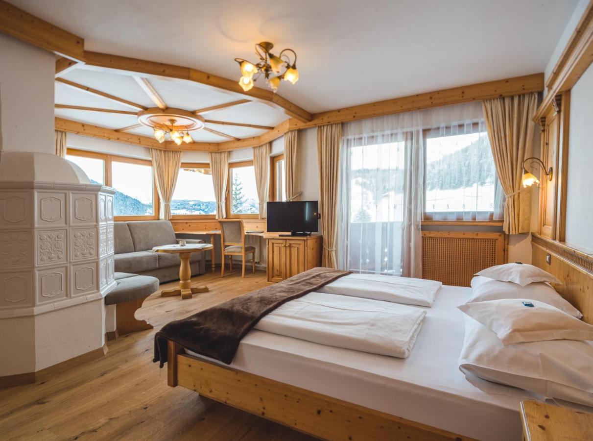Garni Hotel Rosengarten B&B Selva di Val Gardena Ngoại thất bức ảnh