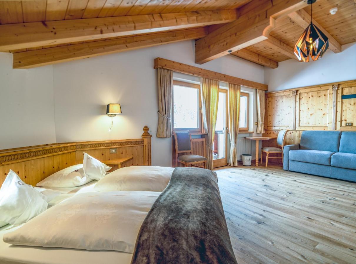 Garni Hotel Rosengarten B&B Selva di Val Gardena Ngoại thất bức ảnh