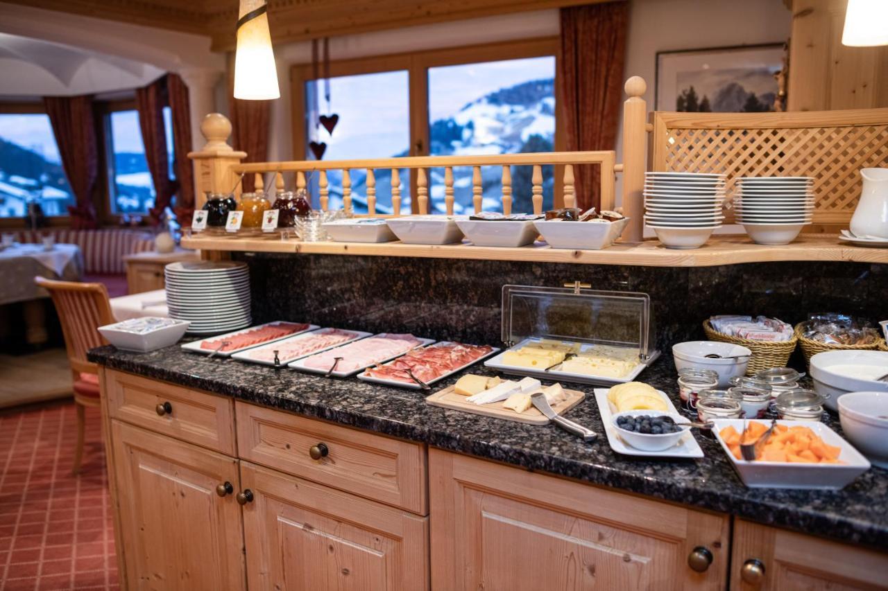 Garni Hotel Rosengarten B&B Selva di Val Gardena Ngoại thất bức ảnh
