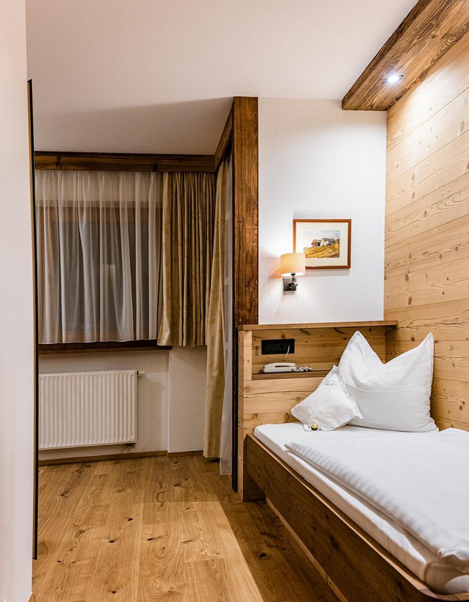 Garni Hotel Rosengarten B&B Selva di Val Gardena Ngoại thất bức ảnh