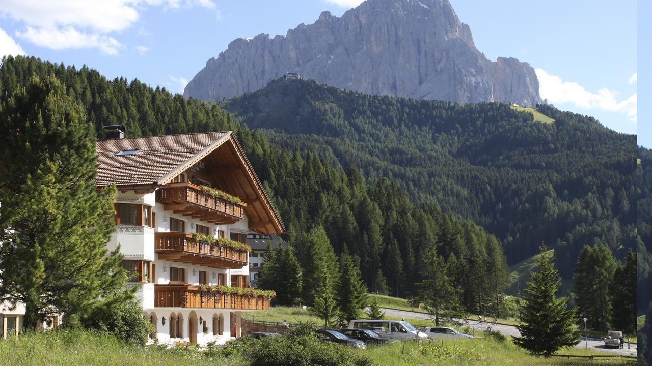 Garni Hotel Rosengarten B&B Selva di Val Gardena Ngoại thất bức ảnh