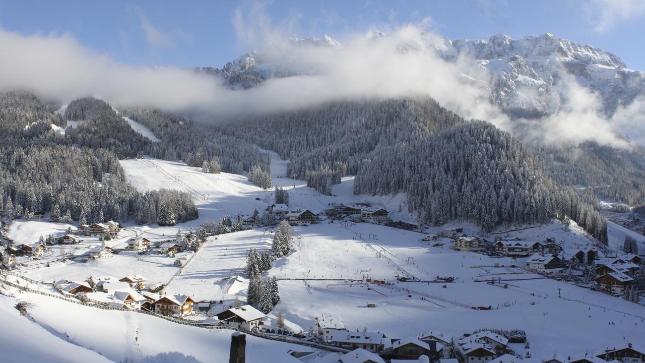 Garni Hotel Rosengarten B&B Selva di Val Gardena Ngoại thất bức ảnh