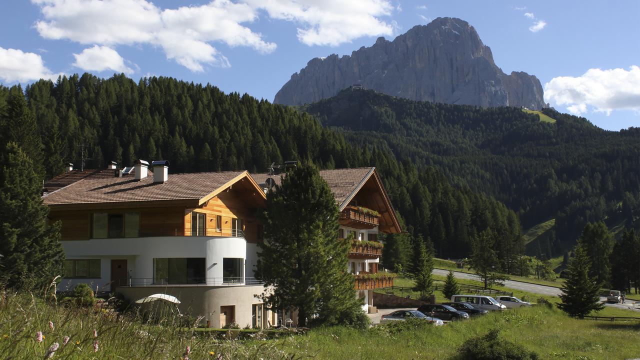 Garni Hotel Rosengarten B&B Selva di Val Gardena Ngoại thất bức ảnh