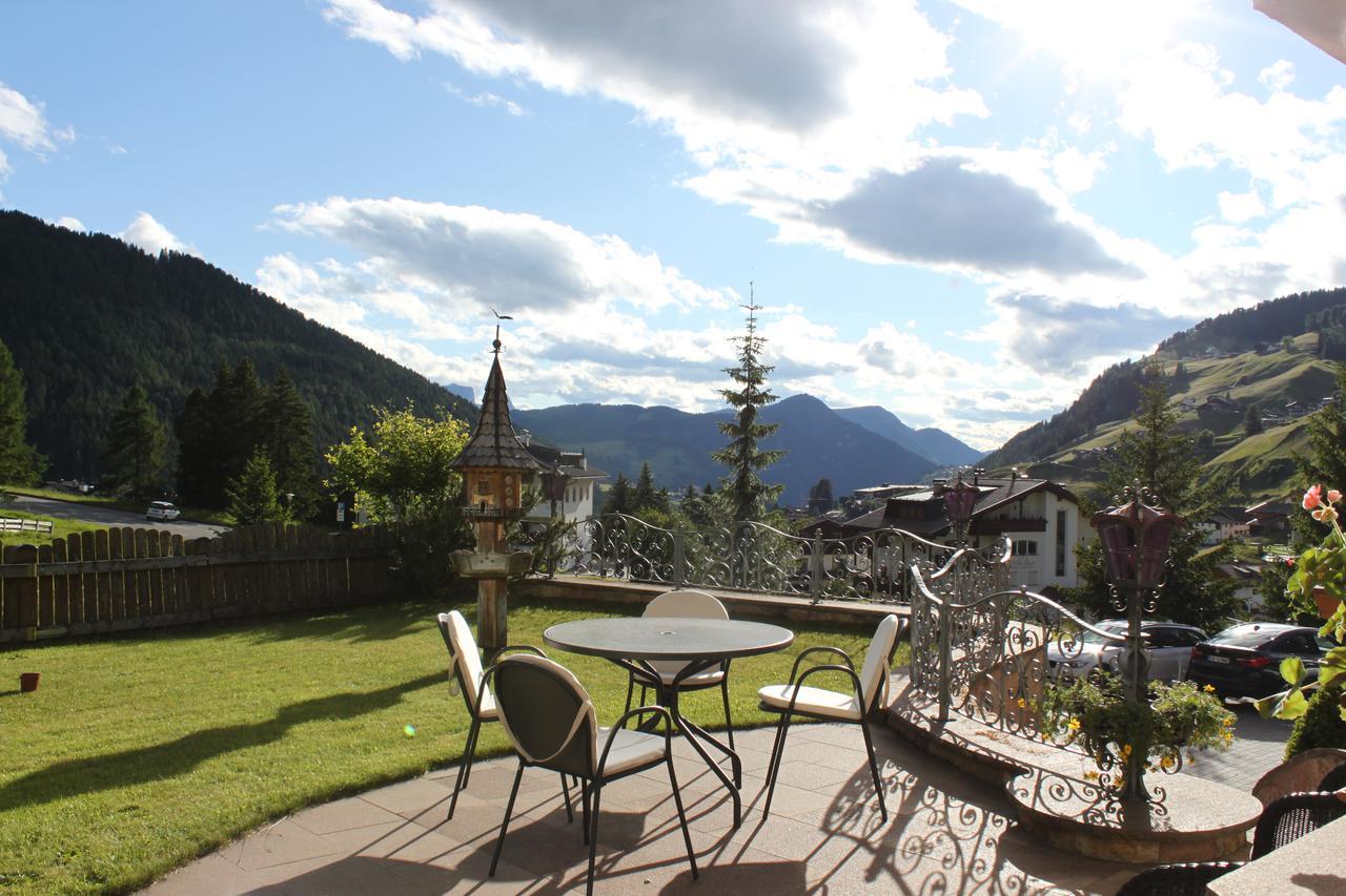 Garni Hotel Rosengarten B&B Selva di Val Gardena Ngoại thất bức ảnh