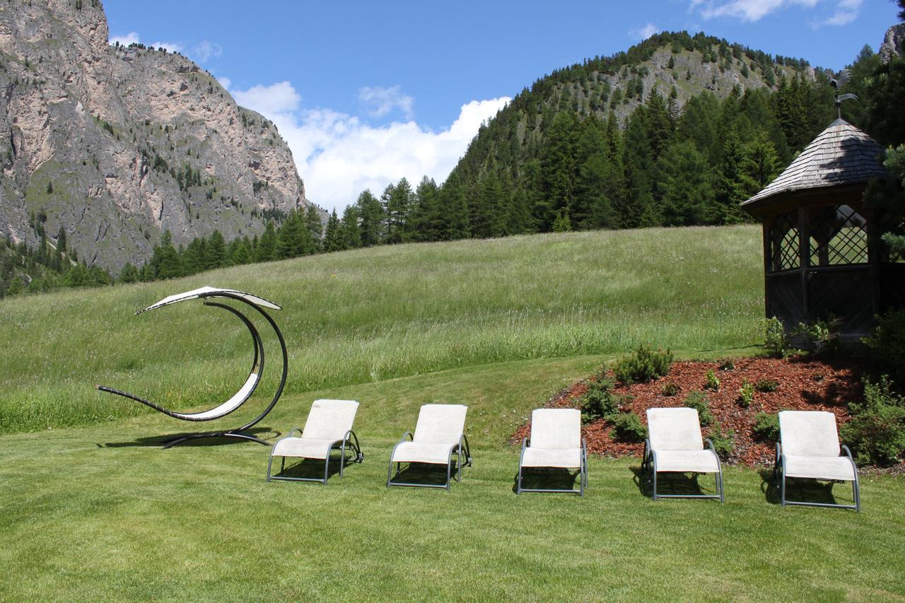 Garni Hotel Rosengarten B&B Selva di Val Gardena Ngoại thất bức ảnh